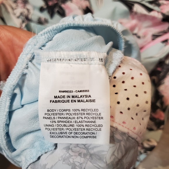 NWOT Nike Dri-Fit Tempo mini shorts. Floral. Blue, pink, black, white. Liner. 2X - Picture 10 of 13